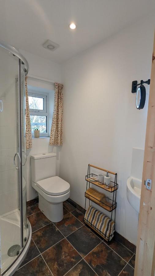 Meadow View Studio Apartment กิลลิงแฮม ภายนอก รูปภาพ